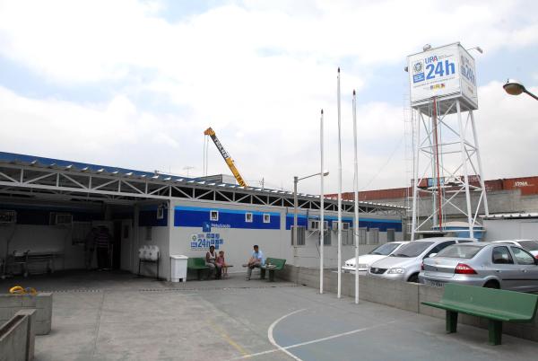 Bandidos sequestram médico na UPA da Maré para socorrer traficante baleado 