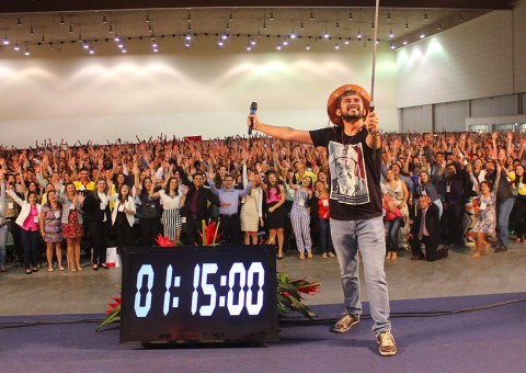 Bráulio Bessa apresenta espetáculo em Manaus 'Essa palestra é pra quem tem sonhos'