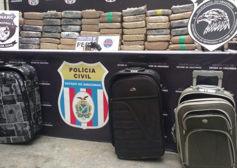 Polícia acha droga em barco e dois adolescentes acabam se dando mal em Manaus