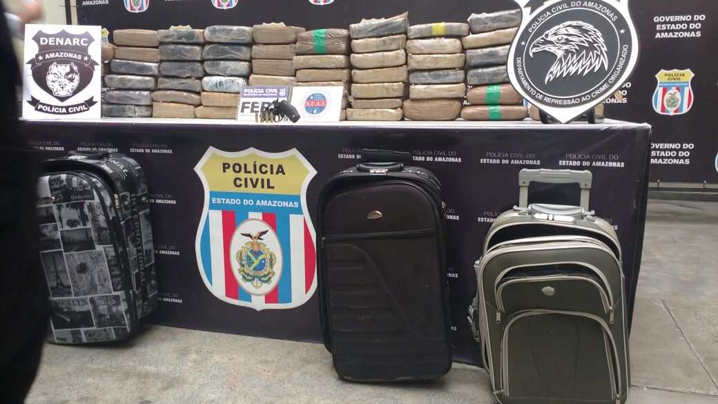 Polícia acha droga em barco e dois adolescentes acabam se dando mal em Manaus