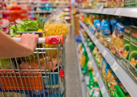 Juiz condena rede de supermercados a indenizar cliente por propaganda enganosa