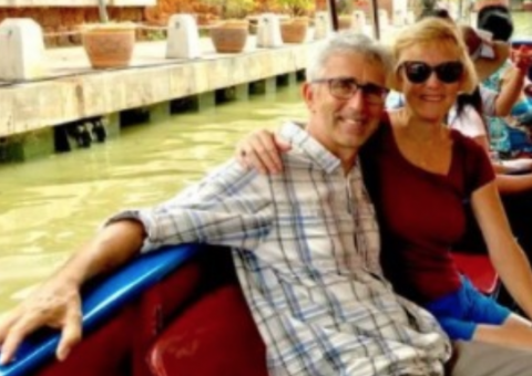 Empolgado, turista decide tirar selfie durante passeio e algo inesperado acontece