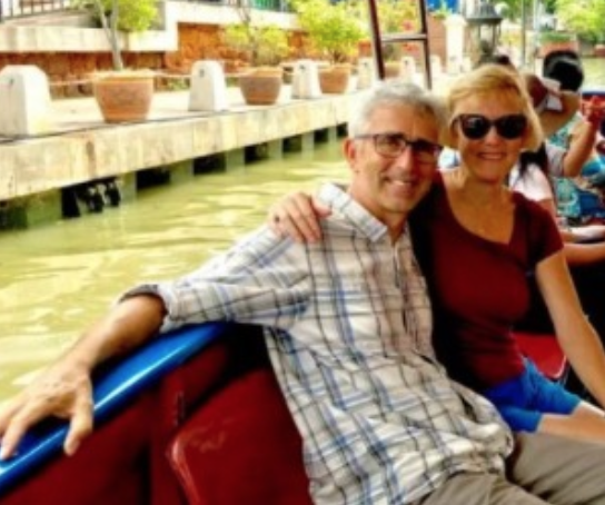 Empolgado, turista decide tirar selfie durante passeio e algo inesperado acontece