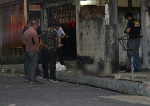 Adolescente é morto a tiros por justiceiro misterioso enquanto cometia assalto em Manaus