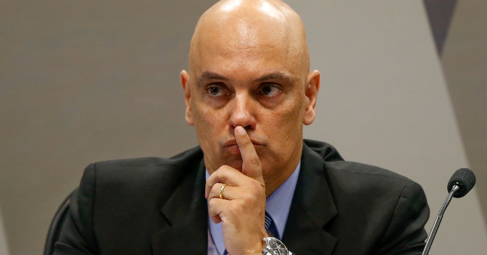 Alexandre de Moraes determina que votação do caso Aécio seja aberta