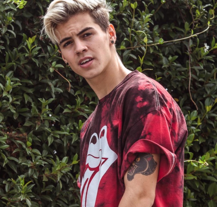 Biel ressurge e vai cantar em inglês