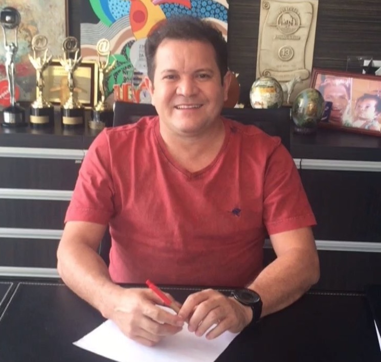 Após vocalista, banda abandona Ximbinha e cantor fica sozinho