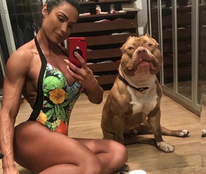 Gracyanne Barbosa joga bumbum gigante ‘na sua cara’ em dança sensual