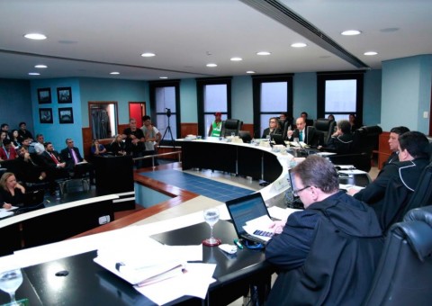 TCE-AM manda demitir temporários da Prefeitura de Manaus