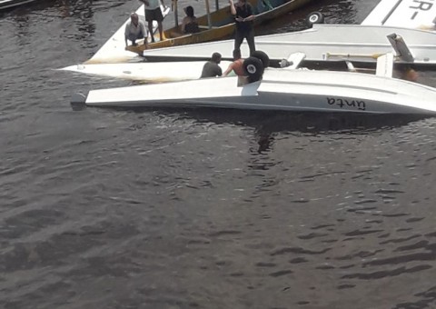 Comandante de embarcação relata momentos de terror durante queda de hidroavião no rio Negro