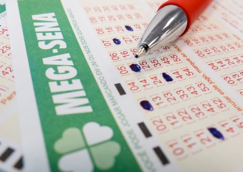 Mega-Sena acumula e 29 pessoas levam R$ 30 mil na quina; veja os números