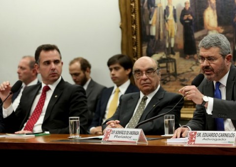 CCJ conclui primeiro dia de debates sobre denúncia contra Temer