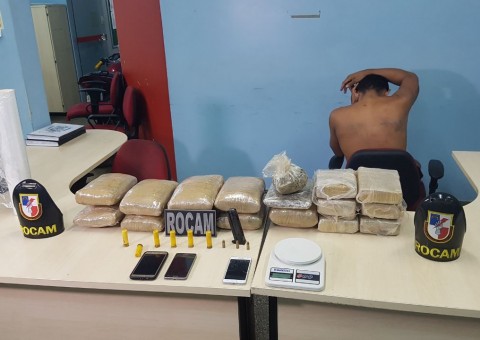 Grupo é preso com 15 kg de drogas em avenida de Manaus