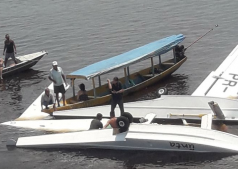 Hidroavião que caiu no Rio Negro será removido para investigação