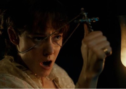  Força demoníaca ataca no trailer do terror Angelica