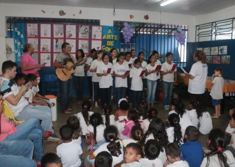 Escola comemora Dia Nacional do Livro com Sarau Literário em Manaus 