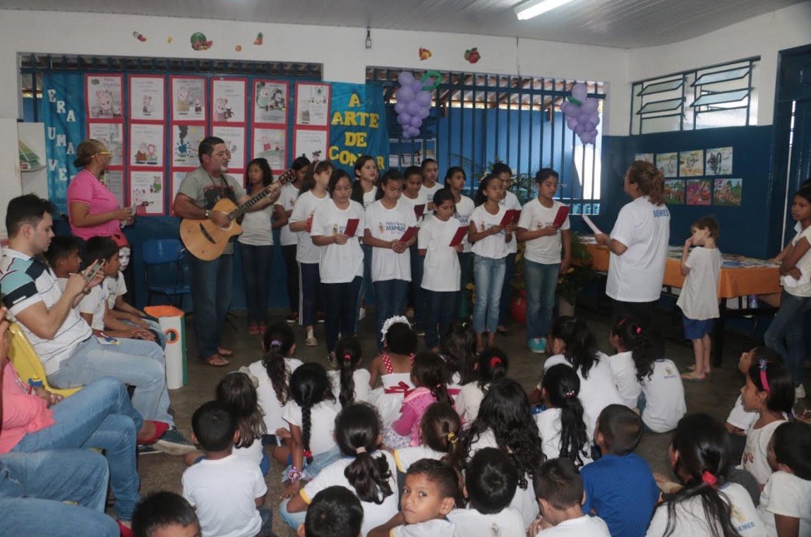Escola comemora Dia Nacional do Livro com Sarau Literário em Manaus 