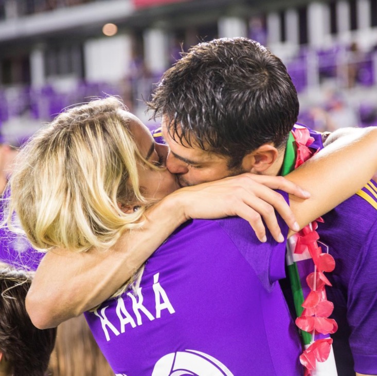 Kaká pede namorada em casamento e recebe resposta inusitada