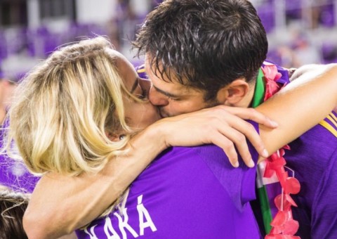 Kaká pede namorada em casamento e recebe resposta inusitada