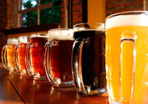 Cervejas artesanais e bandas locais animam a Oktobeerfast em Manaus