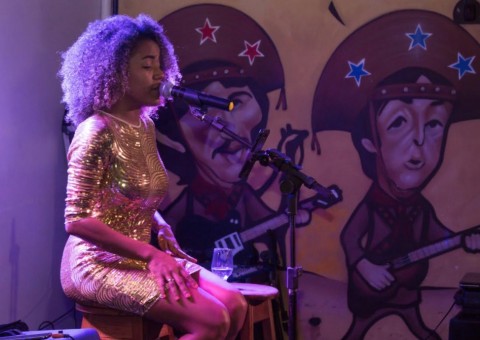 Axerito faz 'Noite Delas' em apoio ao Outubro Rosa