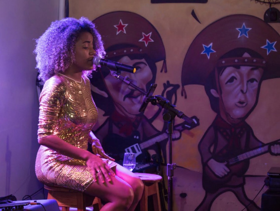 Axerito faz 'Noite Delas' em apoio ao Outubro Rosa