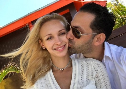 Inconformada com fim de namoro, modelo executa vingança financeira contra ex