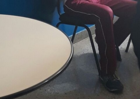 Aluno baleado em Goiânia grava vídeo do hospital: 'que susto eu passei'