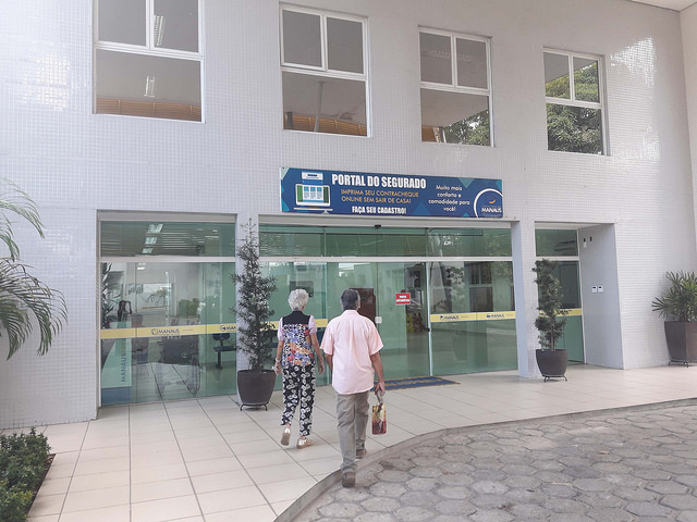 Previdência realiza cadastro de estacionamento para idosos e pessoas com deficiência em Manaus