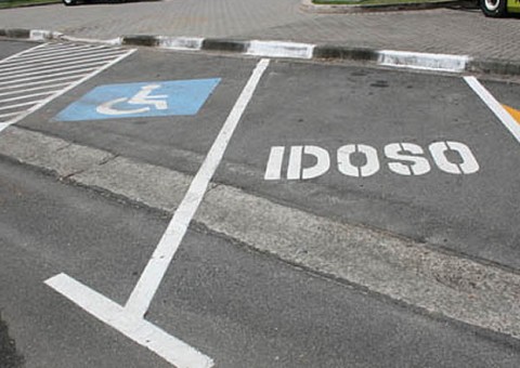 Previdência realiza cadastro de estacionamento para idosos e pessoas com deficiência em Manaus