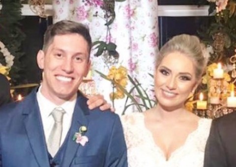 Ex-goleiro Follmann se casa quase um ano após tragédia da Chapecoense; veja fotos