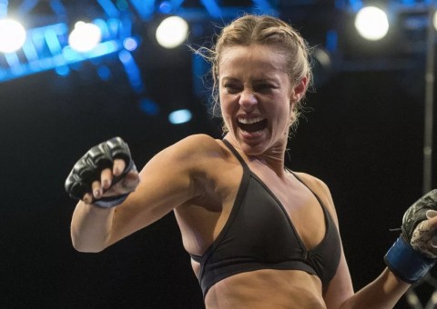 Paolla Oliveira aparece aos prantos após luta de Jeiza em 'A Força do Querer'