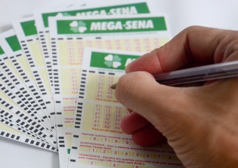 Mega-Sena pode pagar R$ 11,5 milhões neste sábado