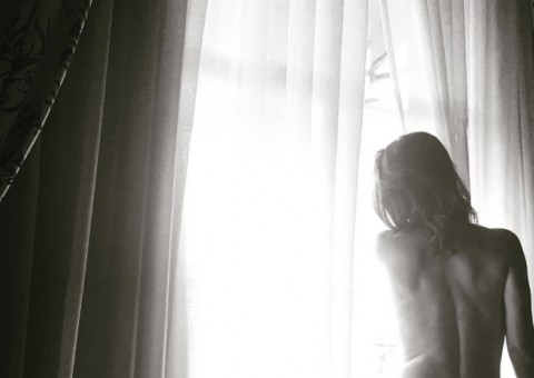 Flávia Alessandra aparece nua em foto postada por Otaviano Costa