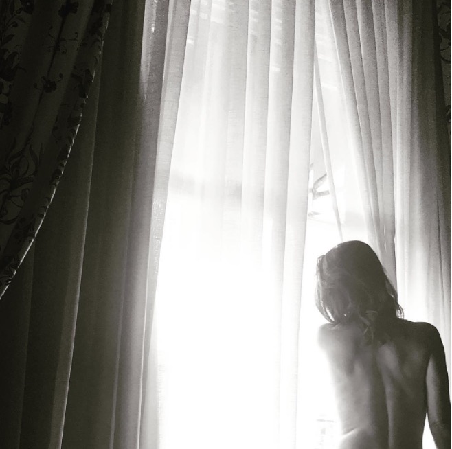 Flávia Alessandra aparece nua em foto postada por Otaviano Costa