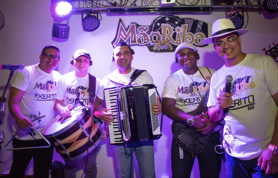 Véspera de feriado com o melhor do pé de serra no Axerito