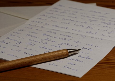 Homem mata esposa a facadas e família encontra carta misteriosa