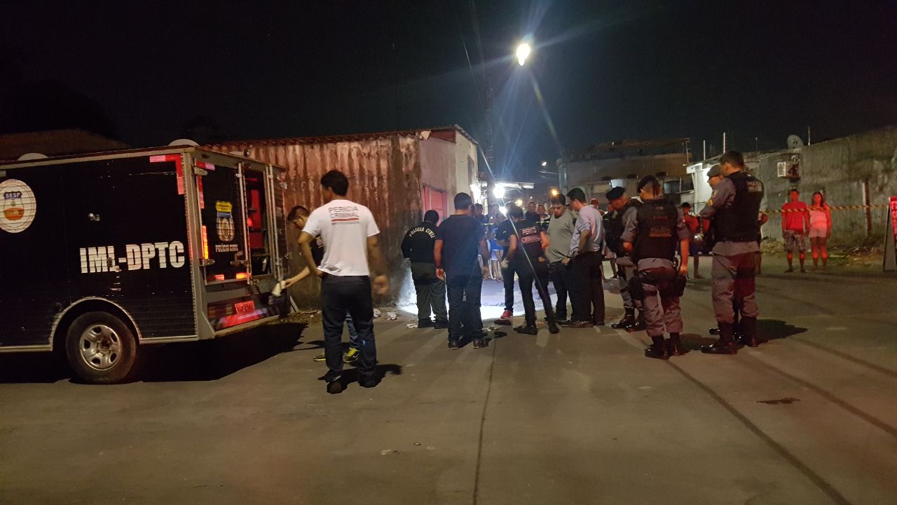 Suspeito de assalto é morto a tiros por motoqueiro misterioso em Manaus