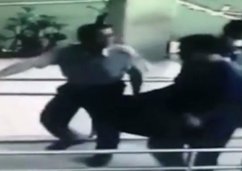 Homem leva corpo da filha à polícia 12 anos após assassiná-la