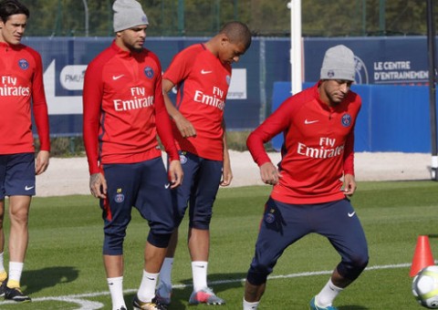 Neymar se desentende com treinador e clima esquenta no PSG 