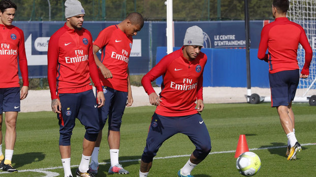 Neymar se desentende com treinador e clima esquenta no PSG 