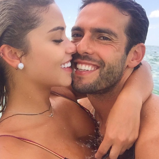 Vídeo: Kaká pede a noiva em casamento na praia e recebe 'não' como resposta