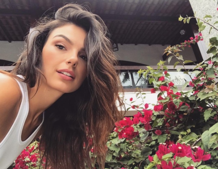 Ísis Valverde se despede de cabelão e dá adeus a Ritinha 