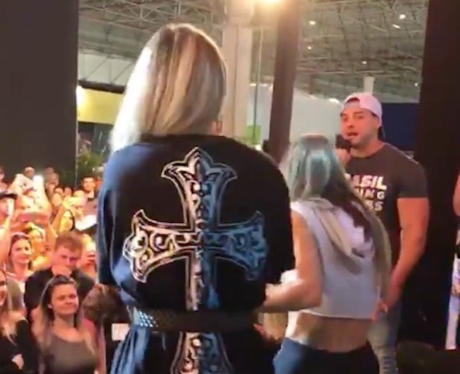 Felipe Franco se declara para Juju Salimeni em público e algo inesperado acontece