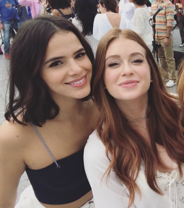  Marina Ruy Barbosa e Bruna Marquezine posam juntinhas em clima de amizade