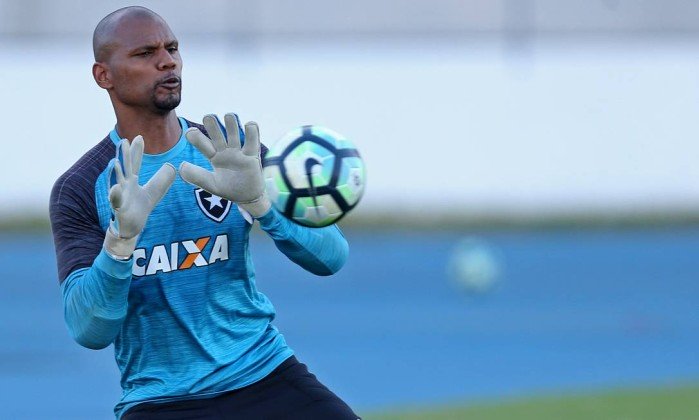 Jefferson é rendido e tem carro roubado antes do treino do Botafogo