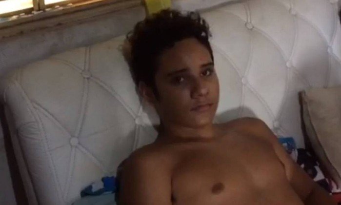 Após receber alta, adolescente baleado não quer voltar à escola onde houve tiroteio