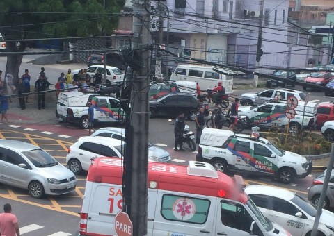 Assalto em Manaus termina em tiroteio e pedestres baleados 