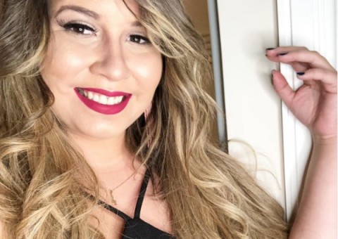 Fã atira celular no rosto de Marília Mendonça durante show