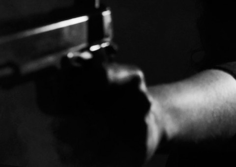 Investigador da Polícia Civil é acusado de atirar contra própria esposa em Manaus